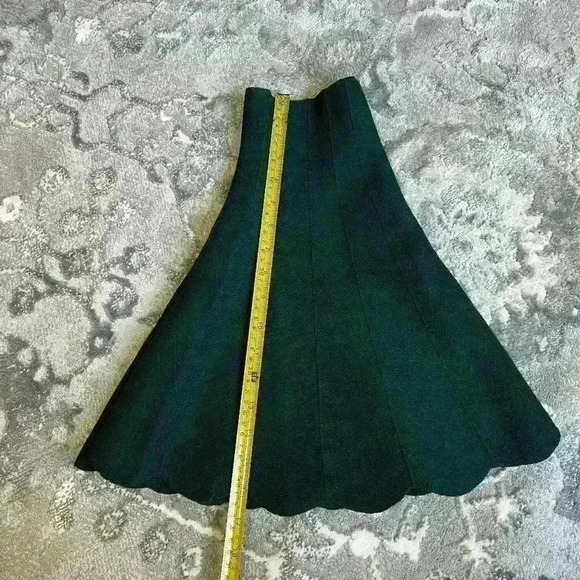 SOLD Women's Green Scalloped Mini Skirt - Picture 5 of 7